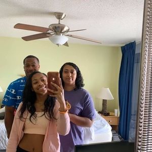 Meet your Posher, Makya